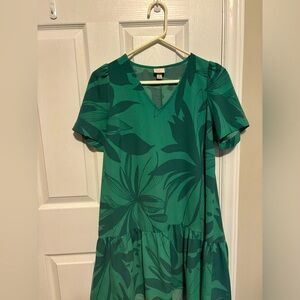 Beach trip, girls night out,or whatever! 🌊☀️🌿